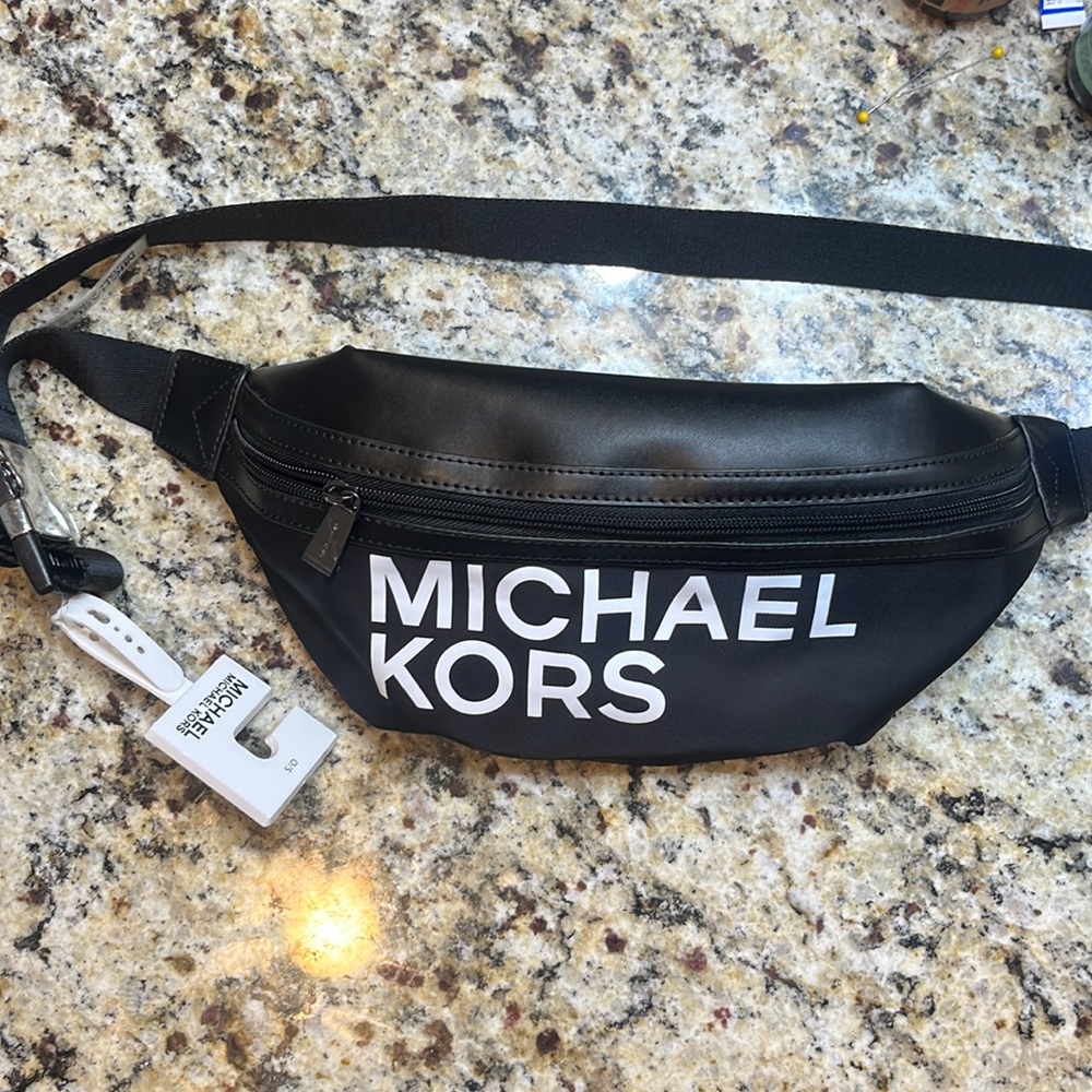 Michael Kors Fany Pack in Black Premium